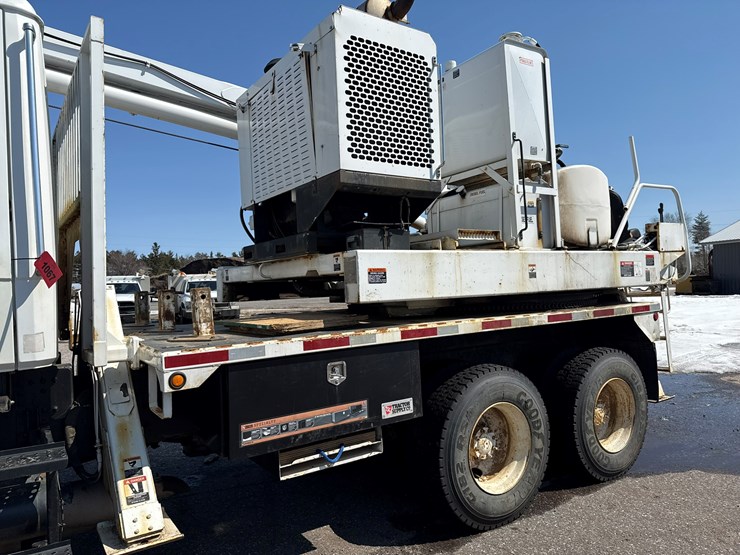 2002-freightliner-fl80-image-24