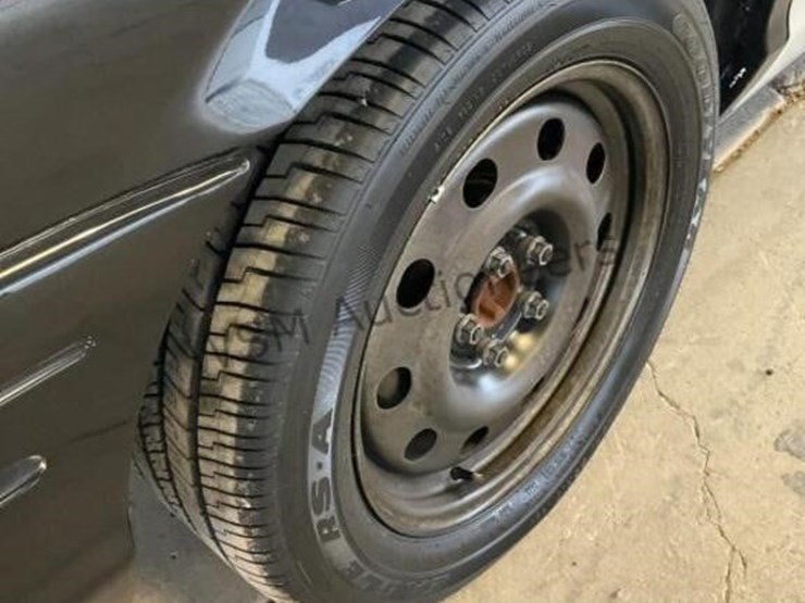 2009-ford-crown-victoria-sdn-image-8