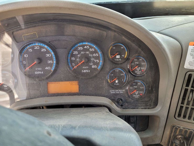 2012-international-7400-image-27