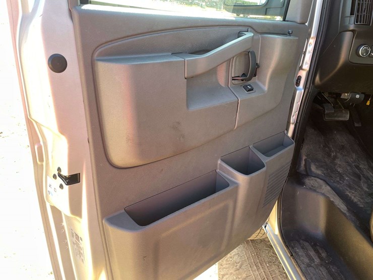 2024-chevrolet-express-2500-image-9