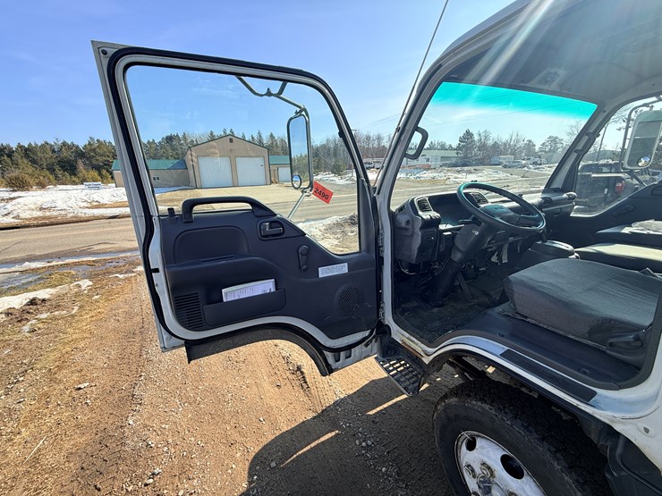 2002-isuzu-npr-image-31