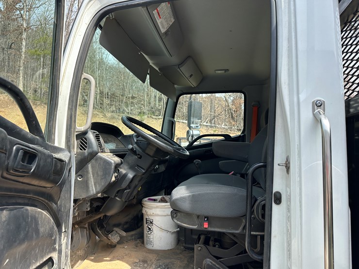 2020-hino-268-image-19