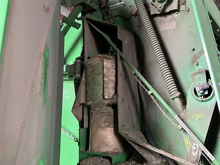 2011-john-deere-568-image-43