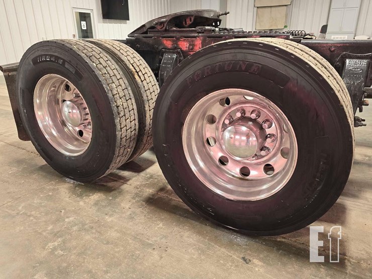 2002-peterbilt-378-image-31