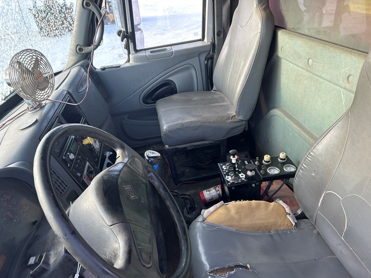 2005-international-7600-image-71