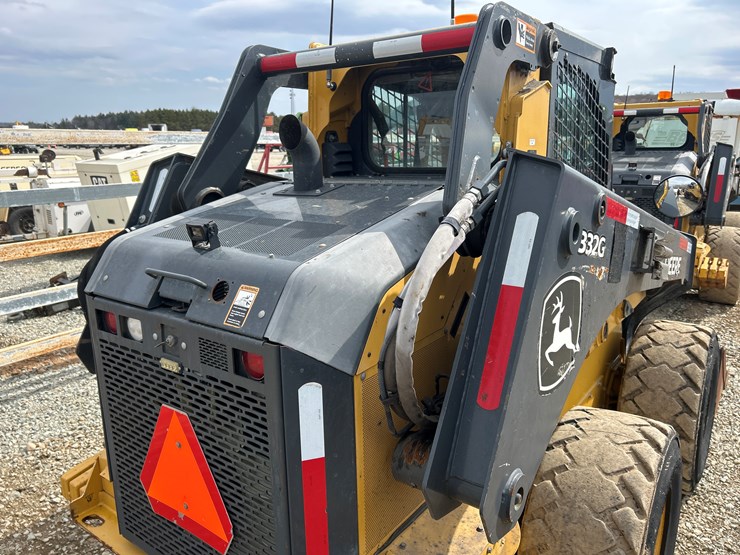 2020-deere-332g-image-30