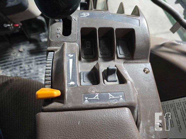 2011-john-deere-4630-image-15