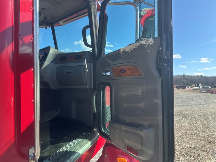 2008-peterbilt-386-image-22