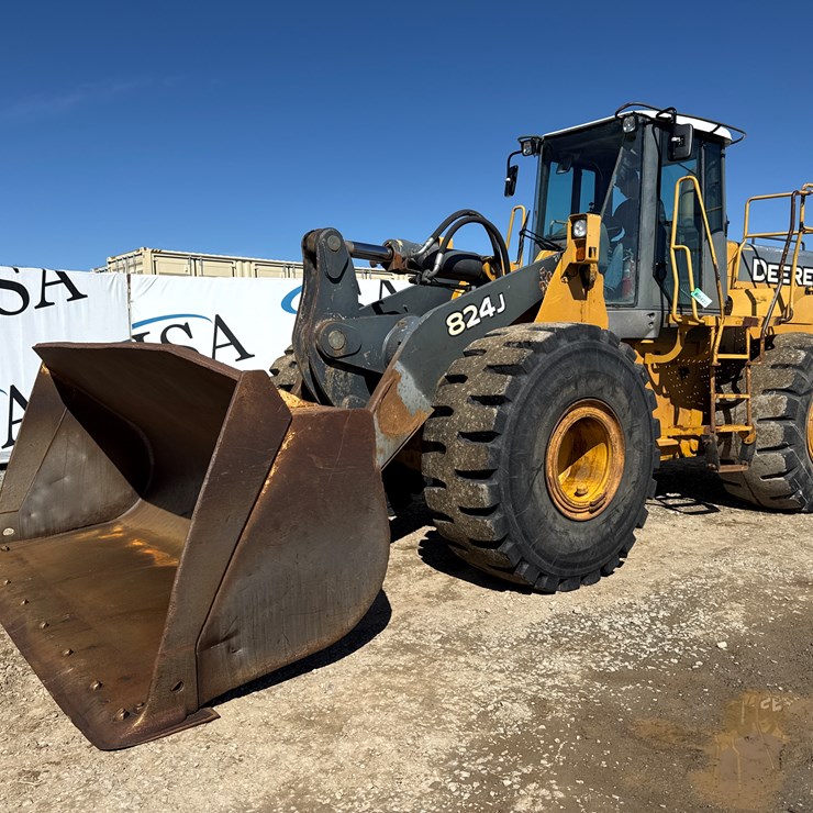 DEERE 824J