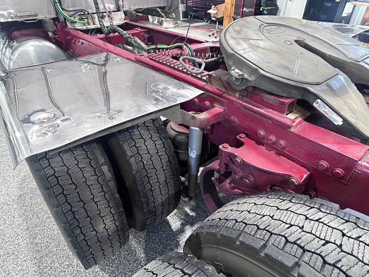 2007-peterbilt-379-image-19