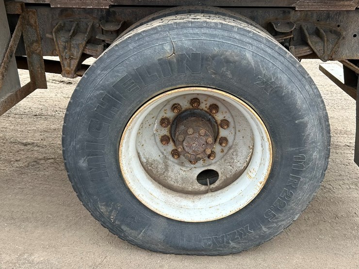 1996-international-4700-image-82