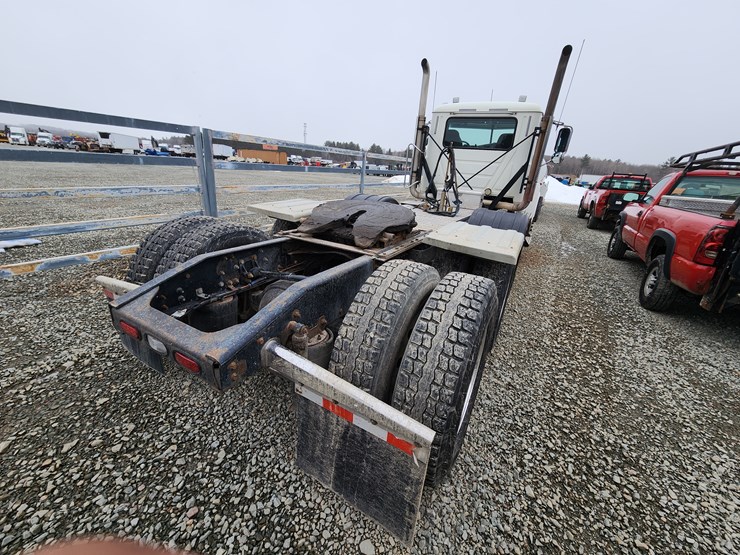 2014-massey-ferguson-8-image-14