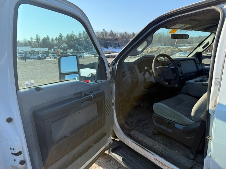 2012-ford-f550-xl-image-25