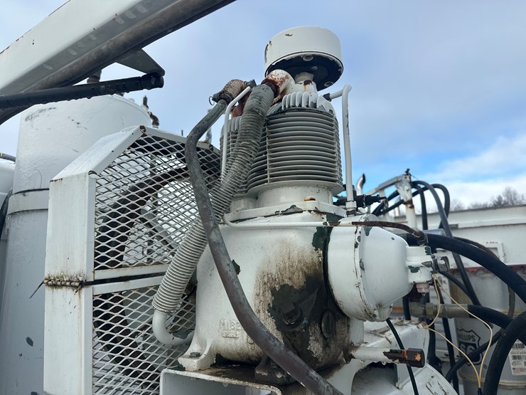 1995-international-8100-image-37