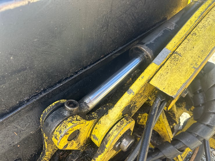 2011-deere-1270e-image-65