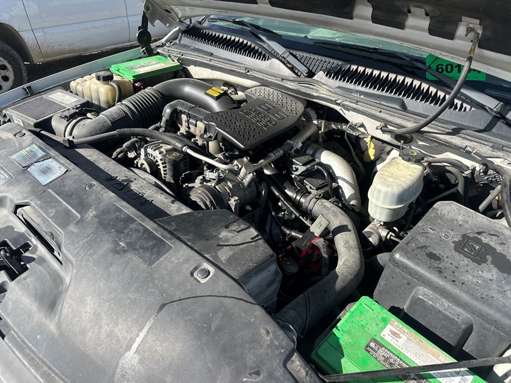 2005-gmc-3500-image-35