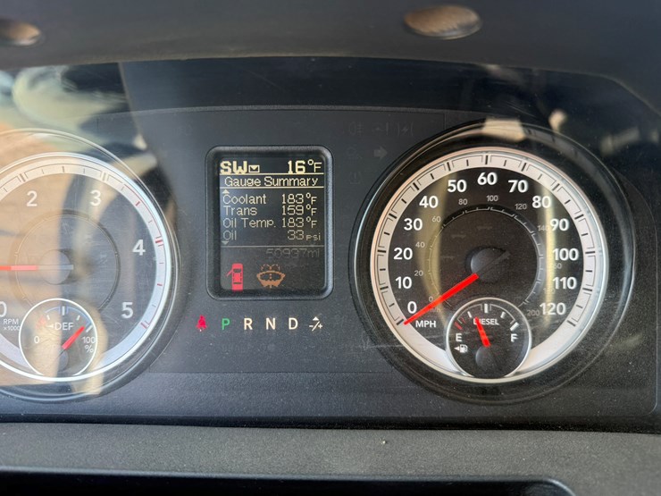 #1060-•-2015-ram-5500-heavy-duty-service-truck-image-39