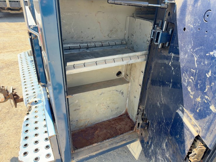 2017-chevrolet-silverado-2500hd-image-18