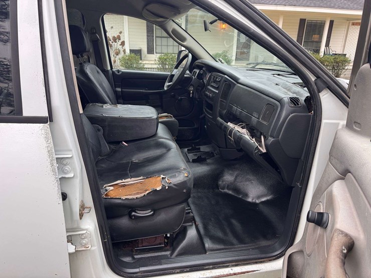 2004-dodge-ram-2500-image-14