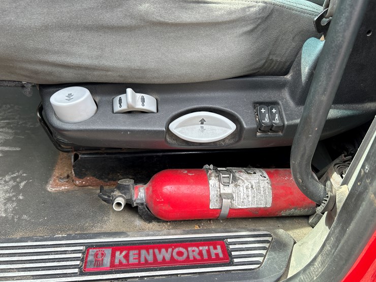 2015-kenworth-t680-image-62