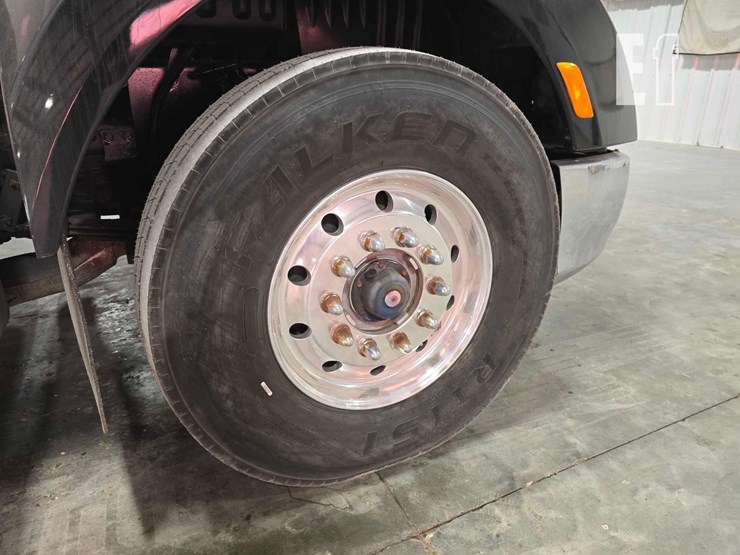 2016-peterbilt-579-image-26