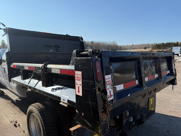 2012-ford-f550-xl-image-15