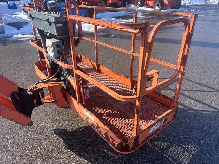 2011-jlg-660sj-image-31
