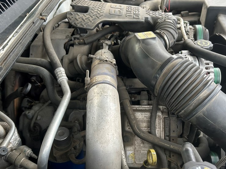 2004-chevrolet-3500-image-47