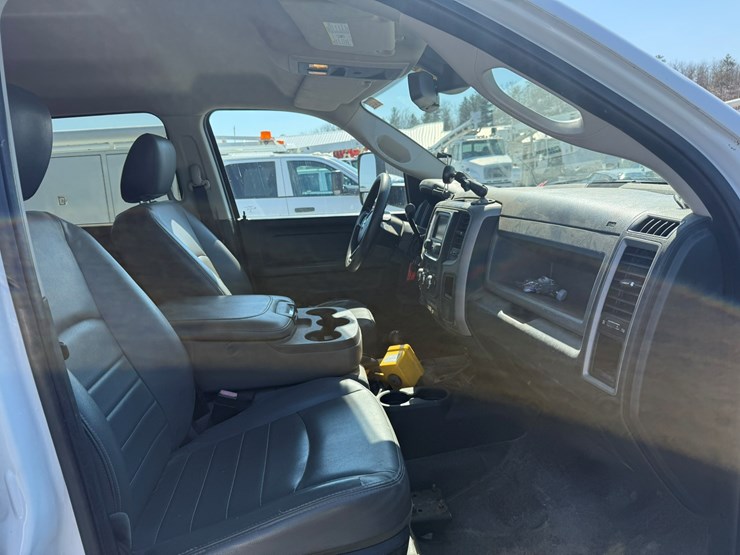 #1060-•-2015-ram-5500-heavy-duty-service-truck-image-30