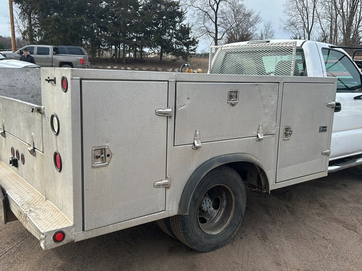 2004-chevrolet-3500-image-5