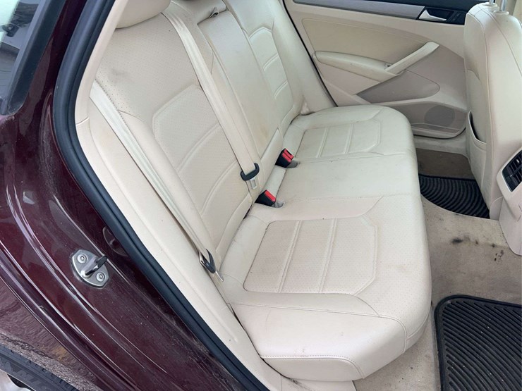 2014-volkswagen-passat-tdi-image-61