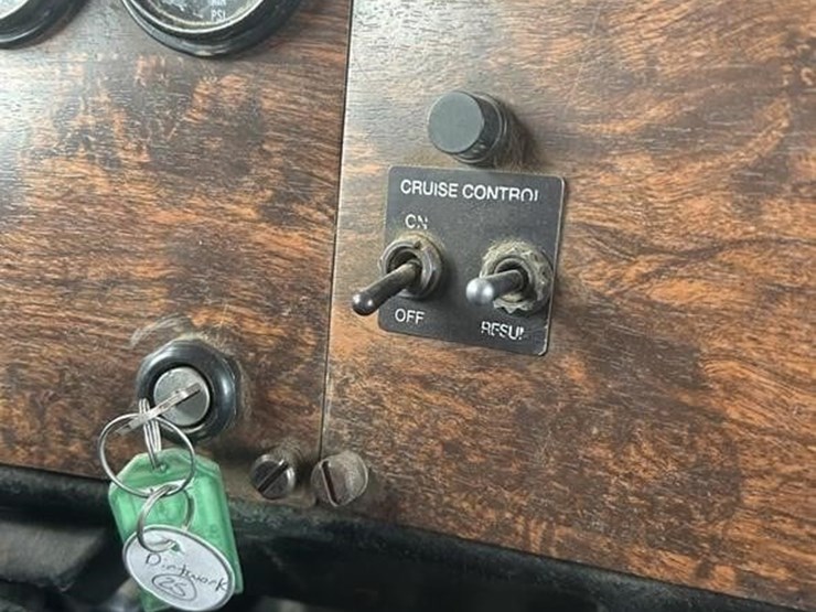 1997-peterbilt-357-image-24