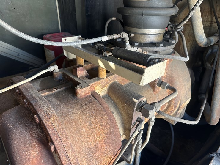 #60115-•-ingersoll-rand-1070-towable-air-compressor-image-24