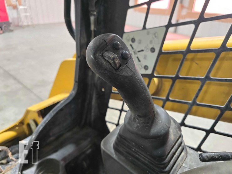 2022-caterpillar-259d3-image-13