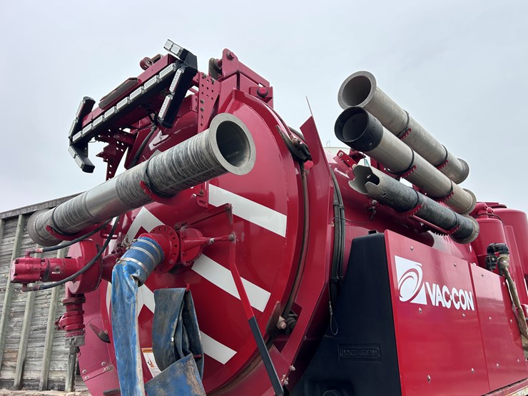 #1690-•-2013-international-7500-6x4-hydro-excavation-truck-image-24