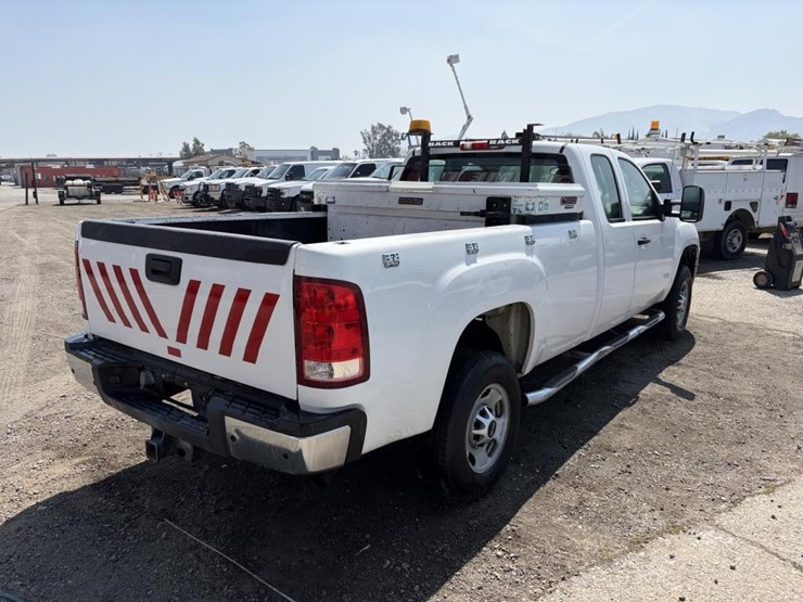 2012-gmc-sierra-2500-image-3