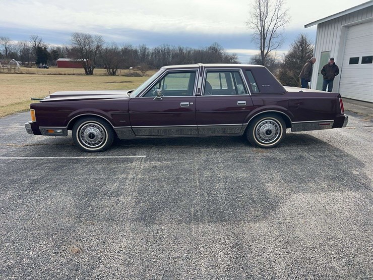 1989-lincoln-town-car-image-6