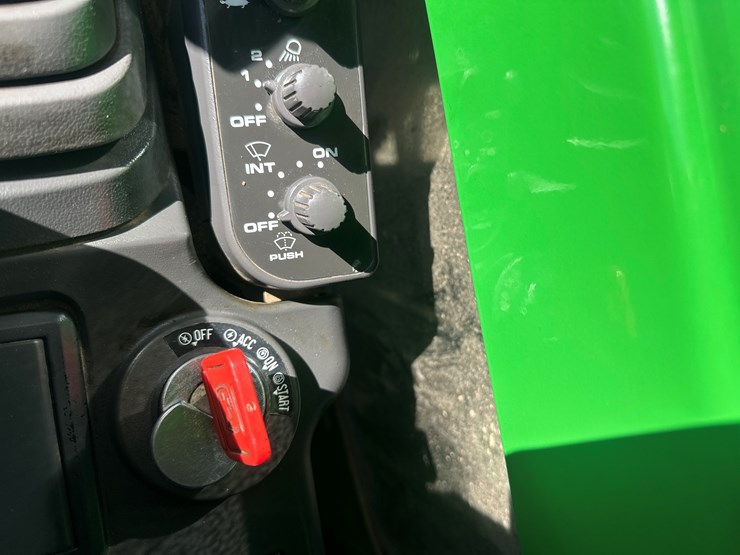 2016-deere-2154d-image-65