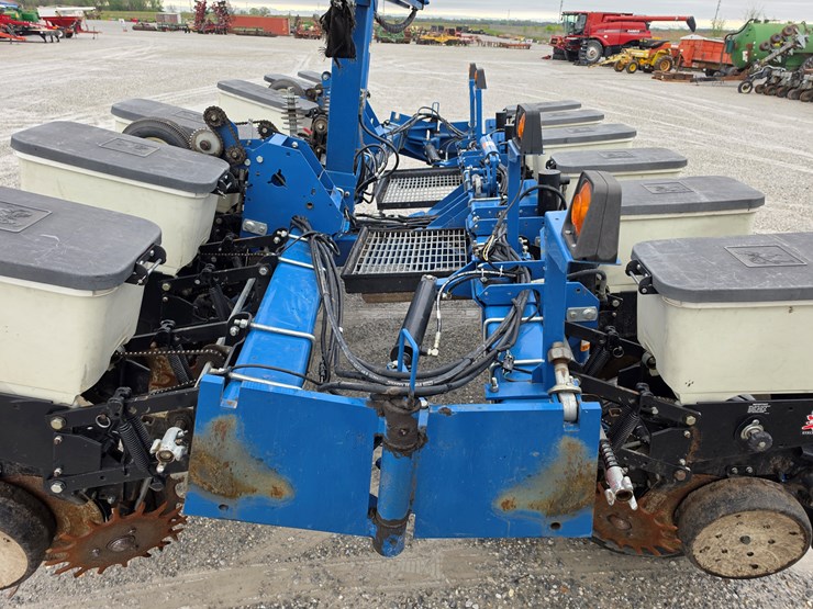 2004-kinze-3200-image-7