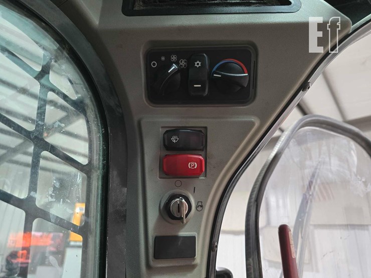 2023-caterpillar-289d3-image-18