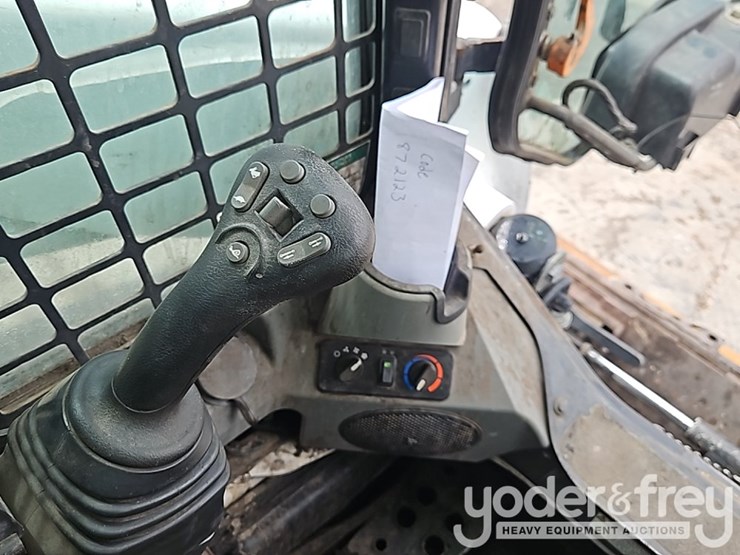 2019-bobcat-t740-image-27