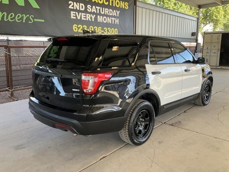 2016-ford-explorer-image-7