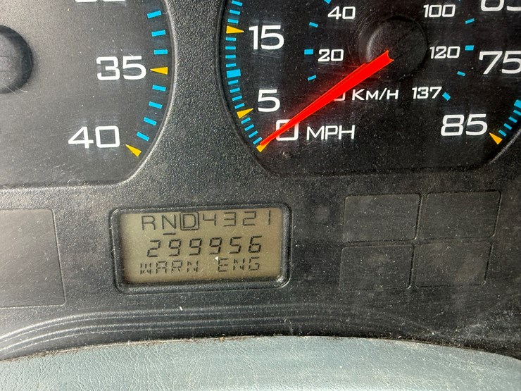 #1052-•-2007-international-7600sfa-tri-axle-dump-truck-image-37