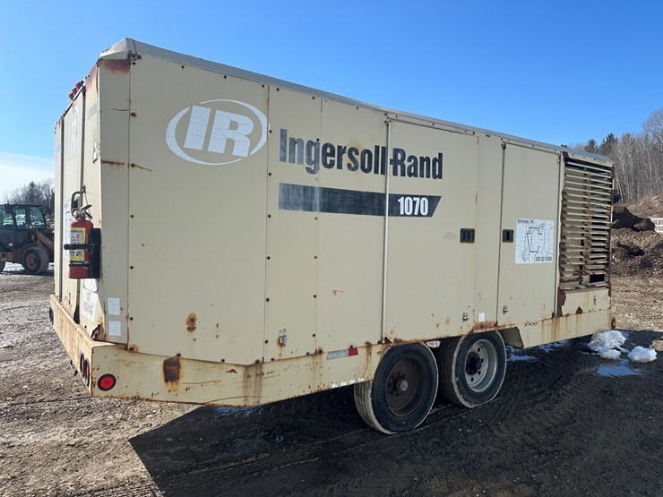 #60115-•-ingersoll-rand-1070-towable-air-compressor-image-5