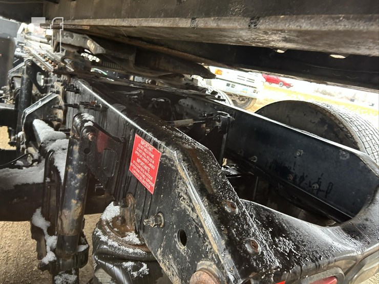 2015-volvo-vnl62t630-image-56