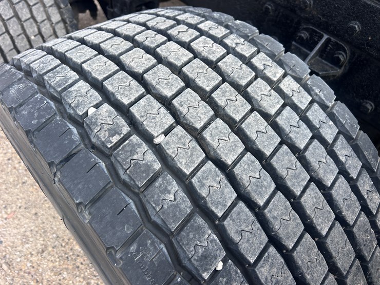 1999-peterbilt-379-image-89