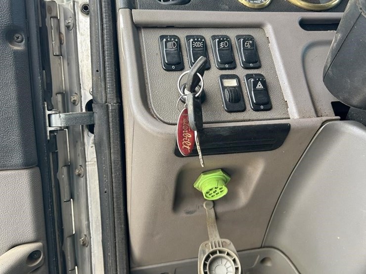 2012-peterbilt-386-image-14