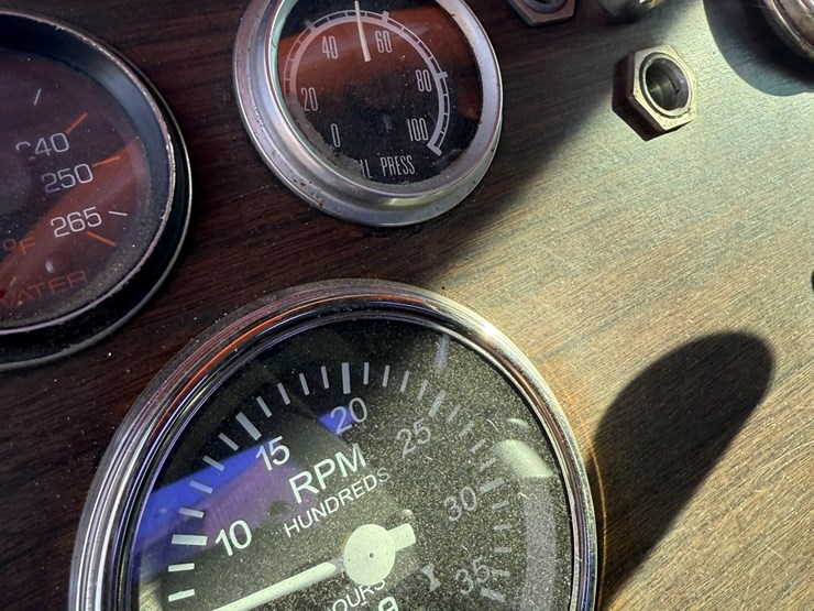 1974-peterbilt-359-image-36