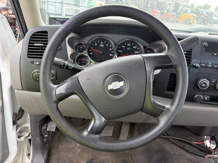 2011-chevrolet-2500-image-11