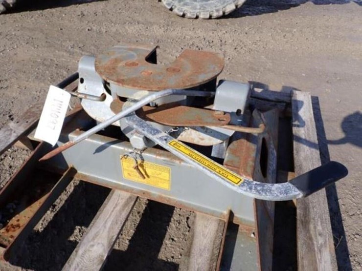 b&w-companion-5th-wheel-image-7